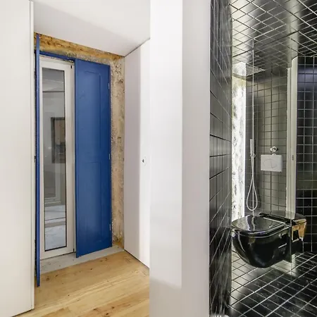 Street Loft Apartment *
